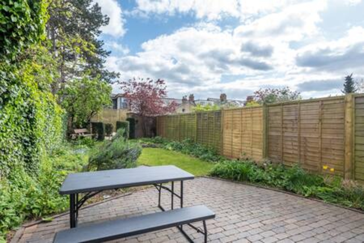 Summertown 4-BR Family Home – Bright & Spacious