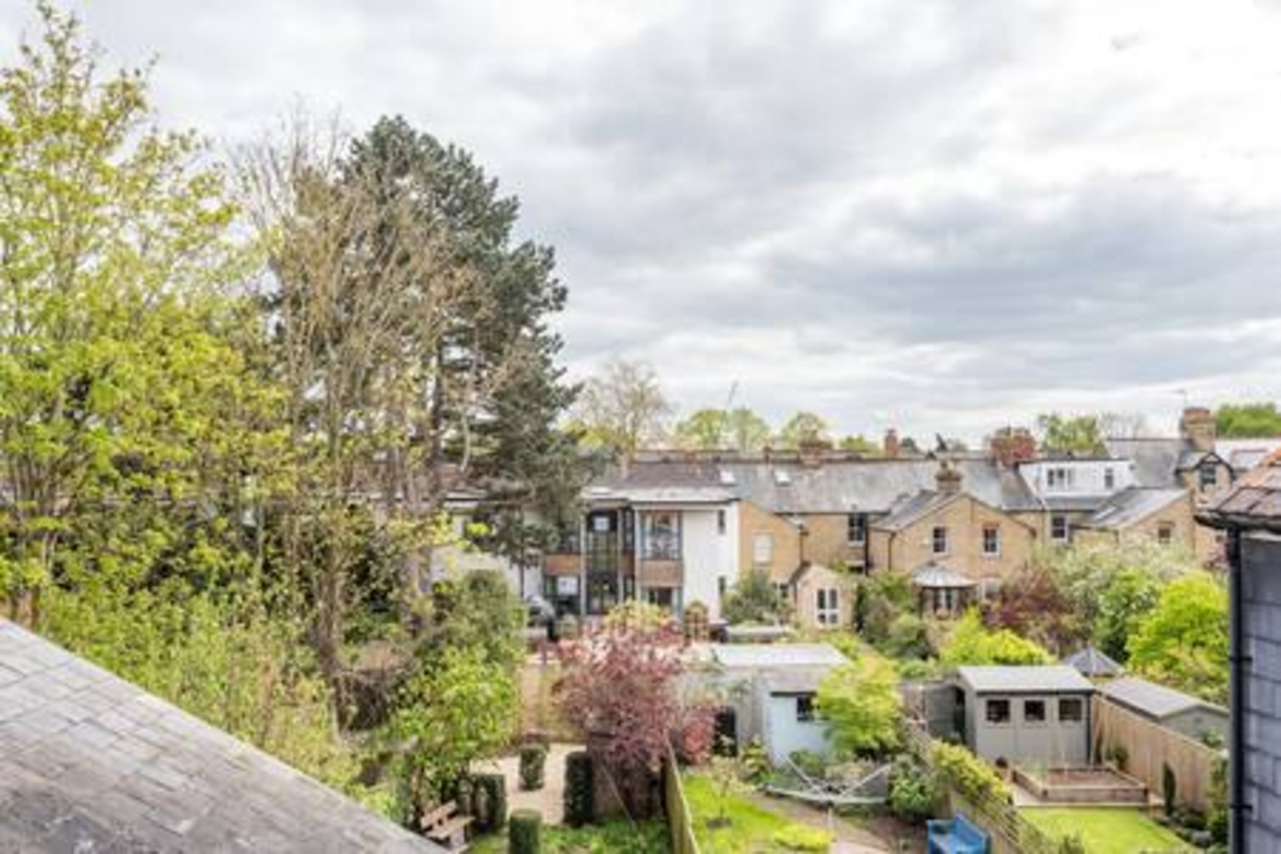 Summertown 4-BR Family Home – Bright & Spacious