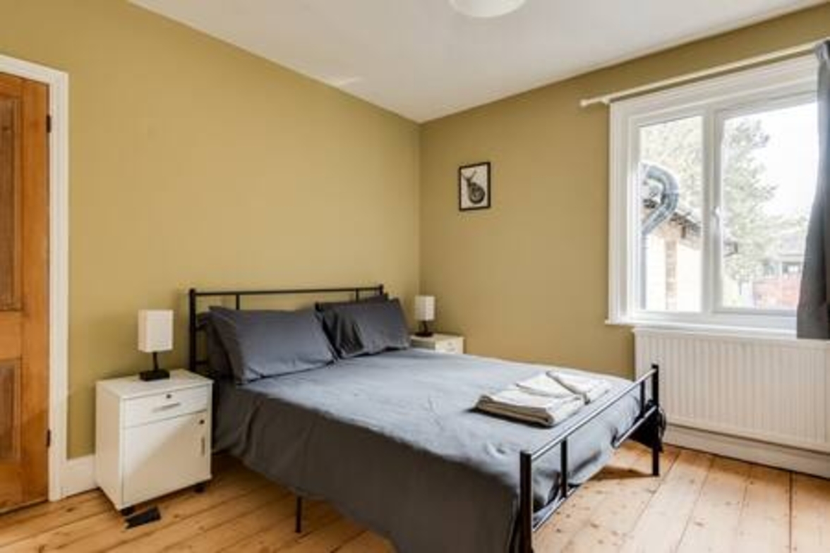 Summertown 4-BR Family Home – Bright & Spacious