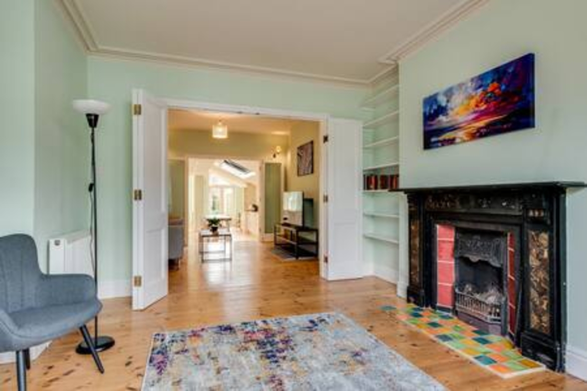 Summertown 4-BR Family Home – Bright & Spacious