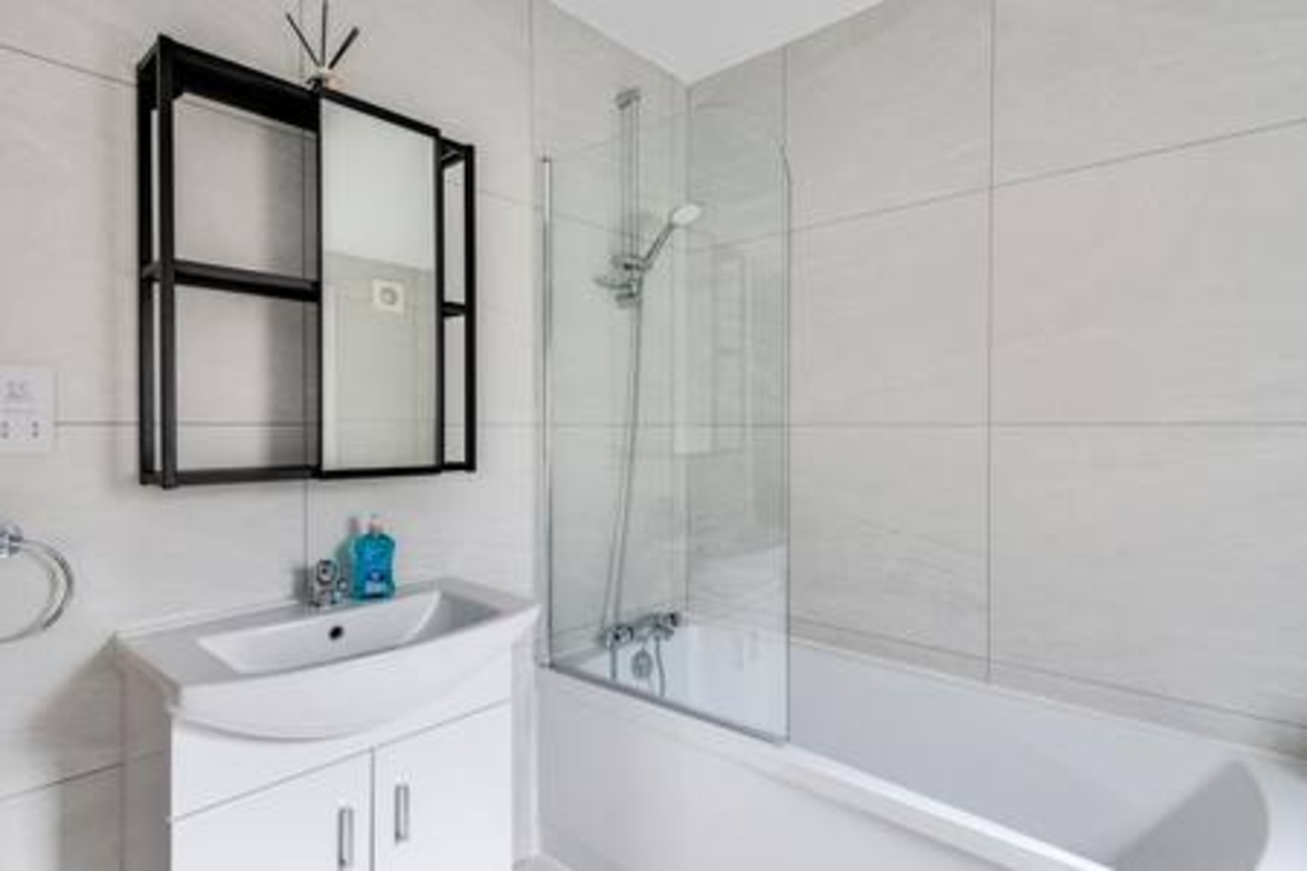 Summertown 4-BR Family Home – Bright & Spacious