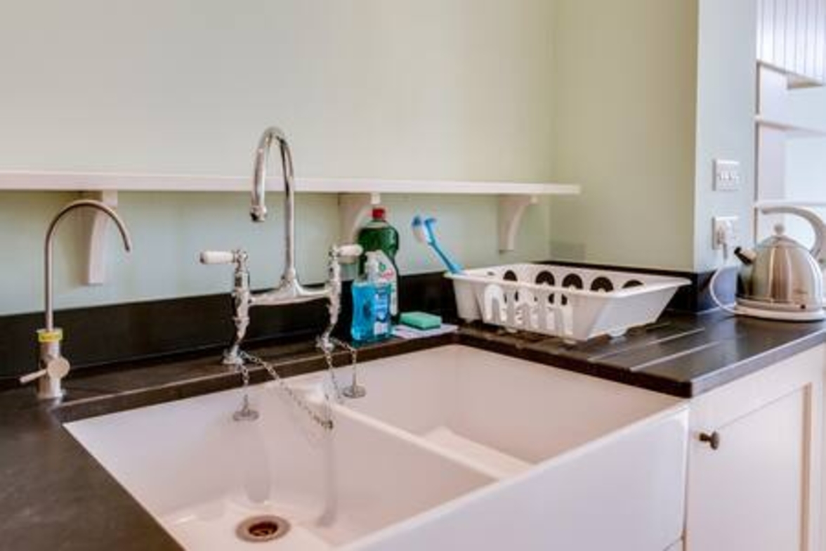 Summertown 4-BR Family Home – Bright & Spacious