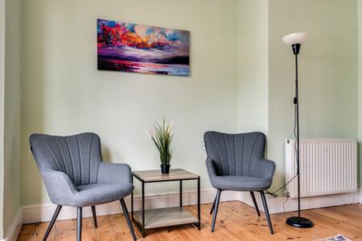 Summertown 4-BR Family Home – Bright & Spacious