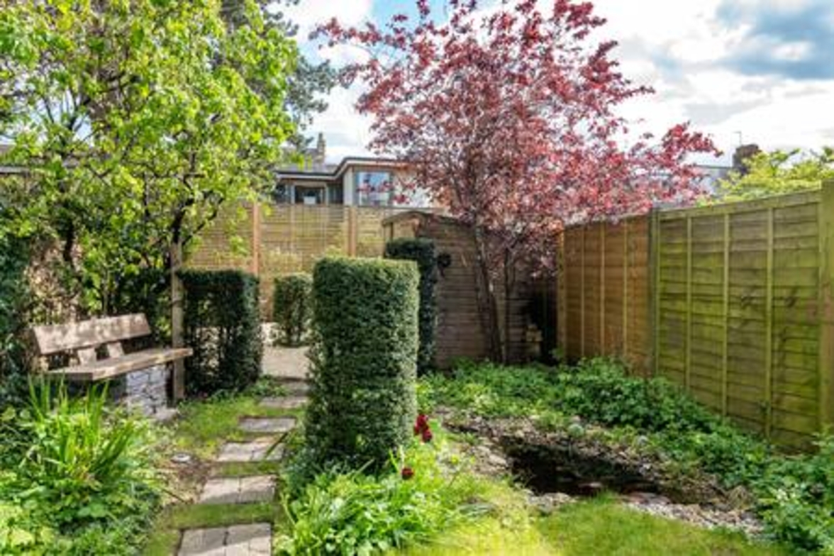 Summertown 4-BR Family Home – Bright & Spacious
