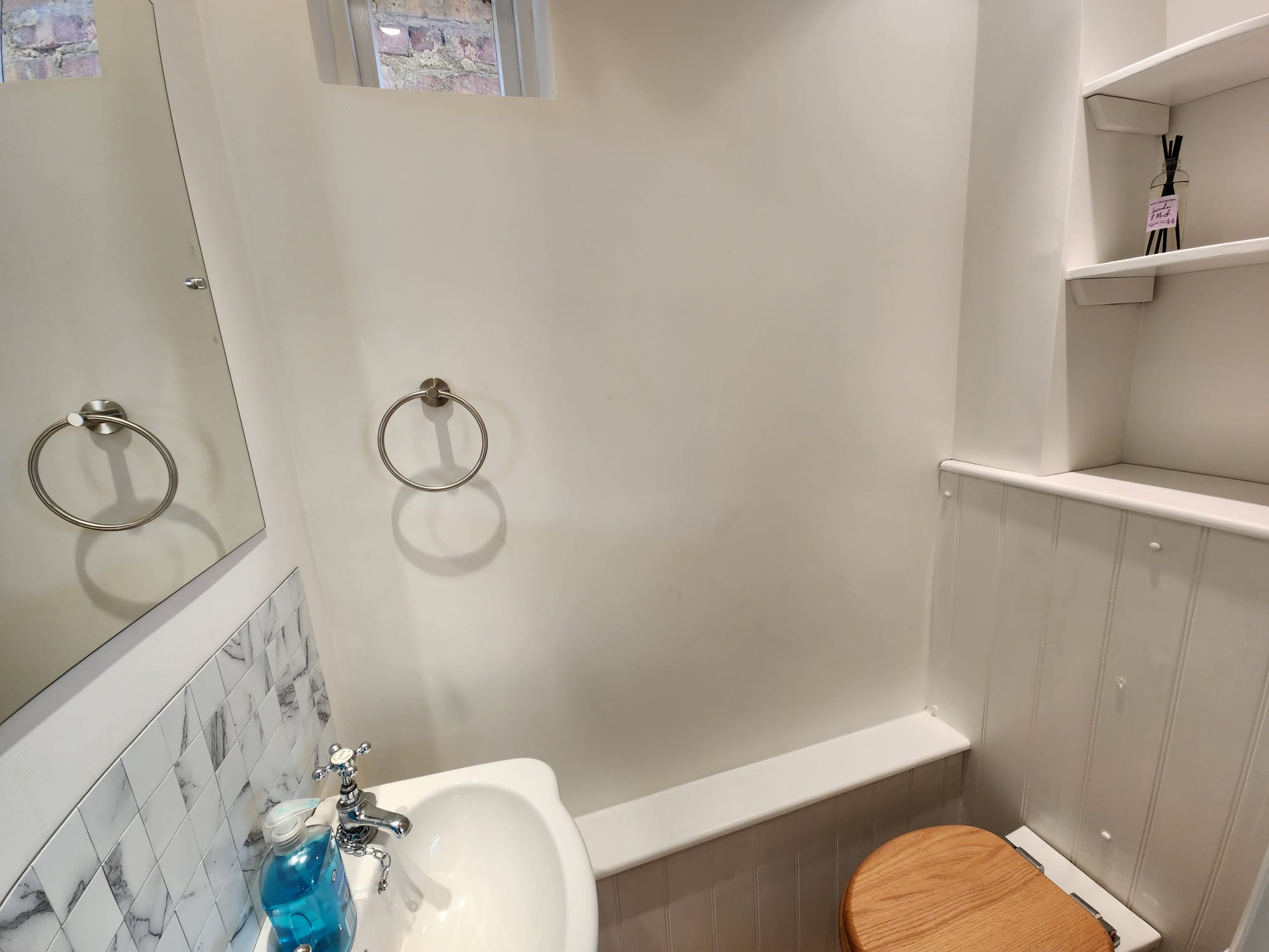 Summertown 4-BR Family Home – Bright & Spacious
