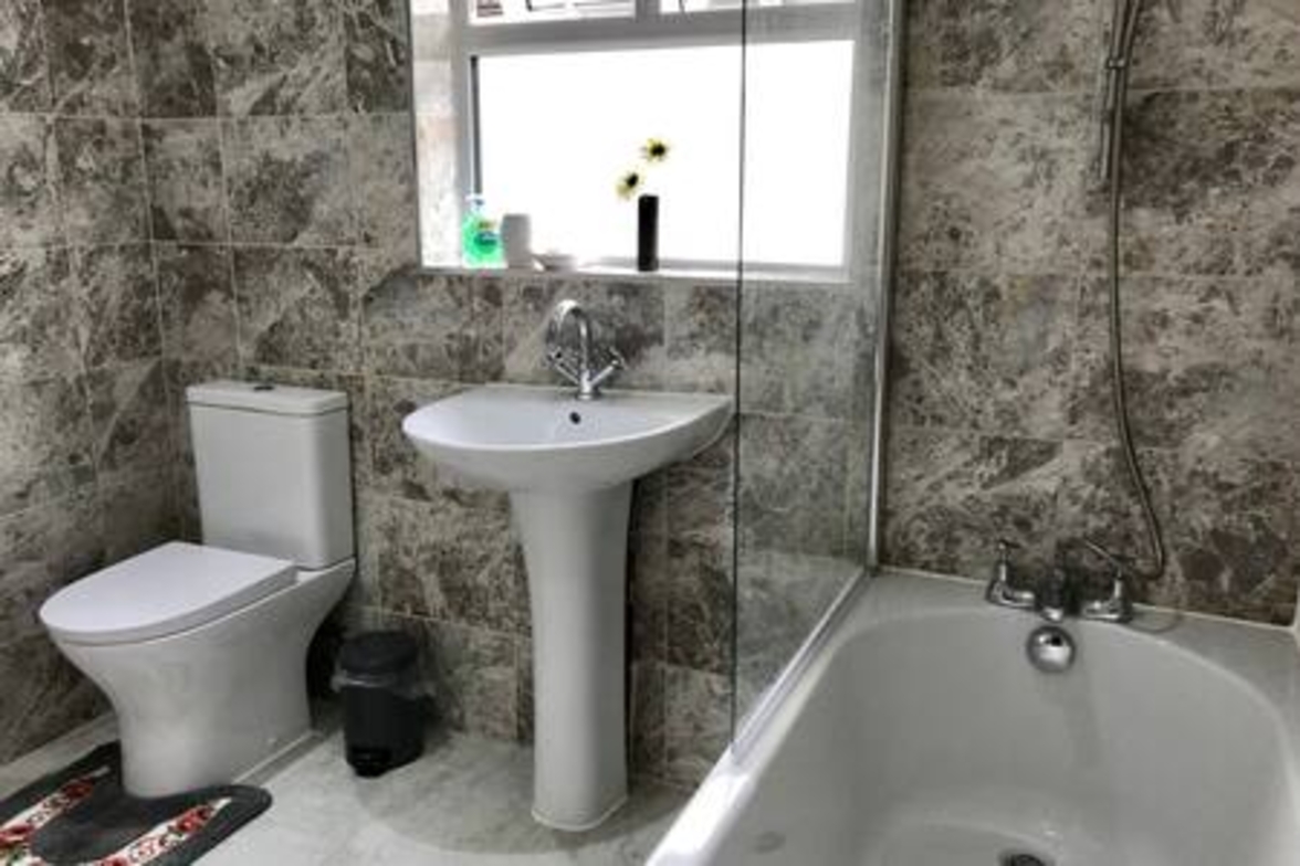 The Woodfarm Lodge – 3 Bedroom House with parking