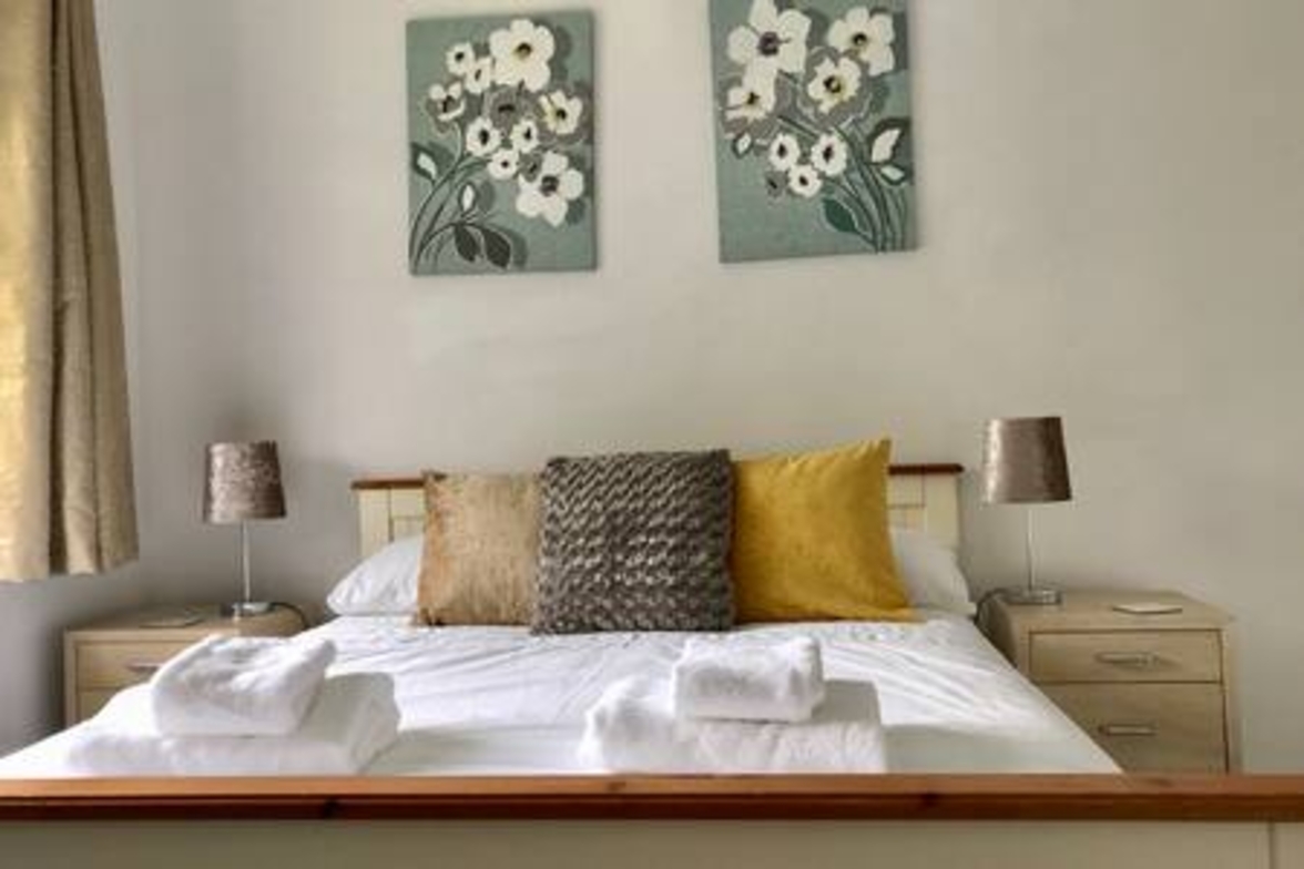 The Woodfarm Lodge – 3 Bedroom House with parking