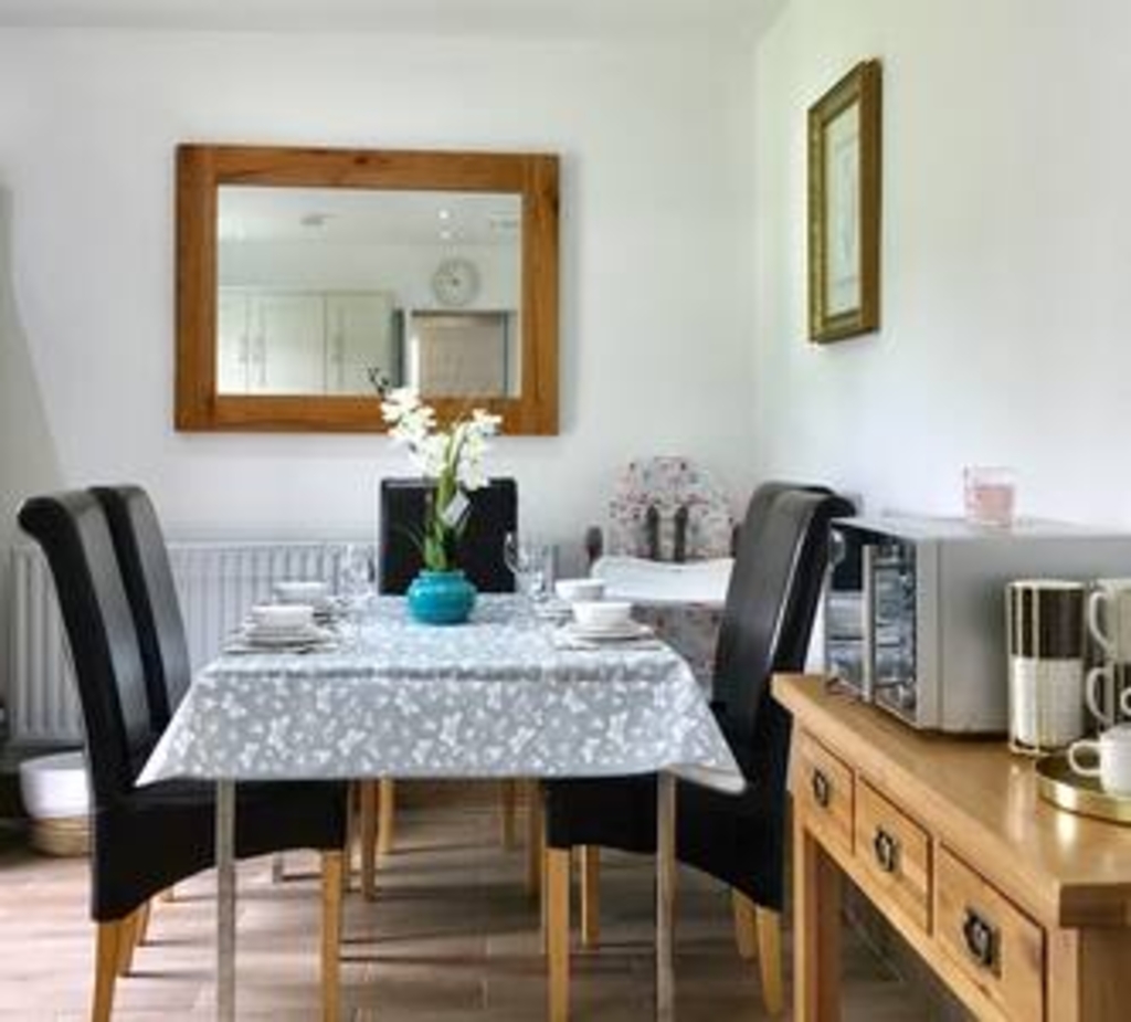 The Woodfarm Lodge – 3 Bedroom House with parking