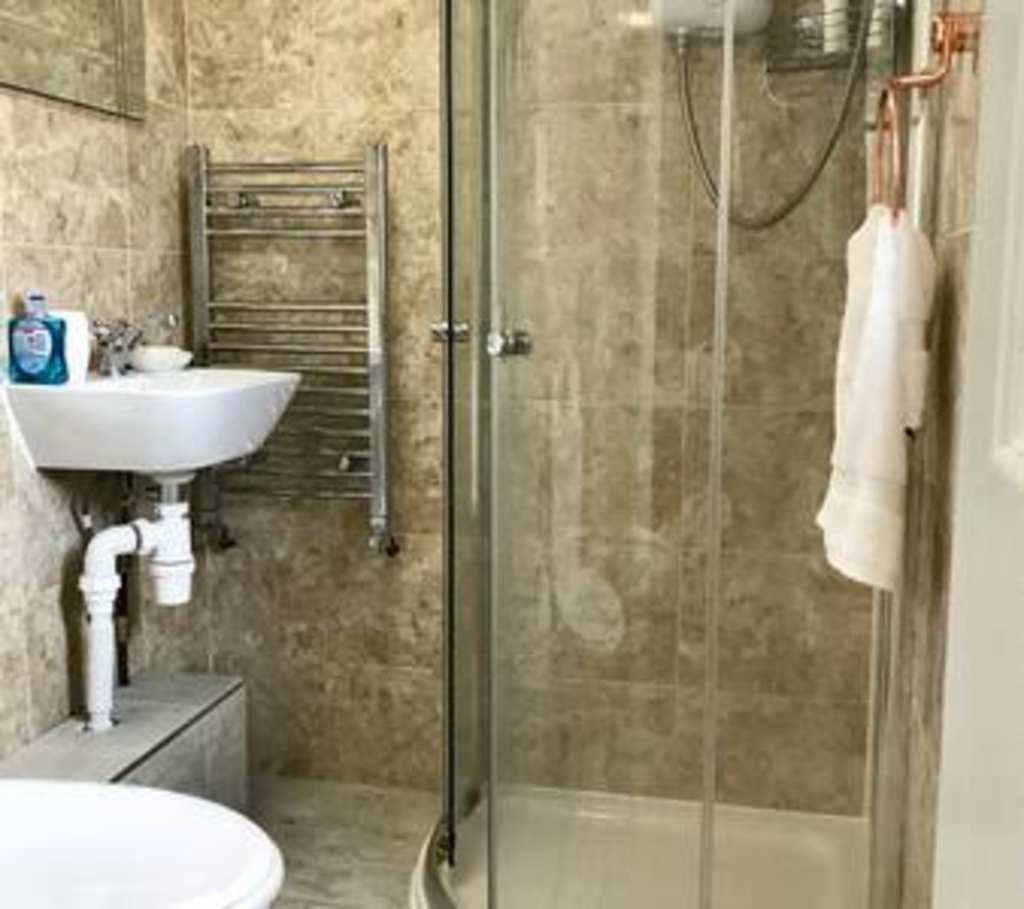 The Woodfarm Lodge – 3 Bedroom House with parking