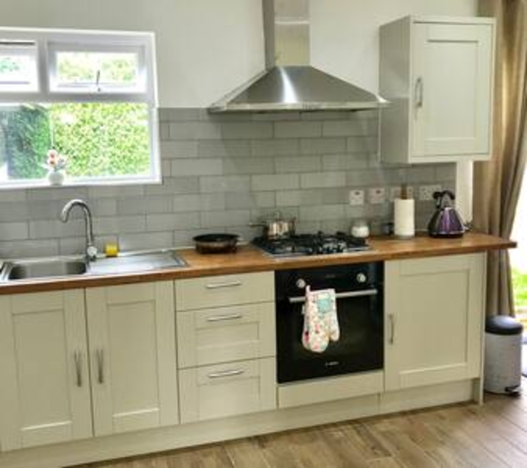 The Woodfarm Lodge – 3 Bedroom House with parking