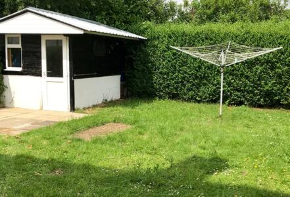 The Woodfarm Lodge – 3 Bedroom House with parking