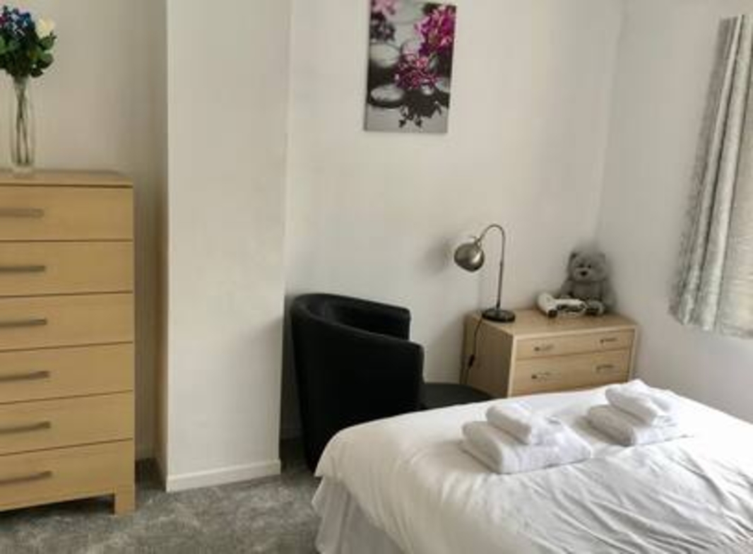 The Woodfarm Lodge – 3 Bedroom House with parking