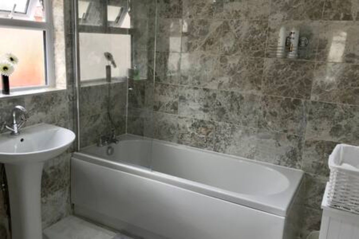 The Woodfarm Lodge – 3 Bedroom House with parking