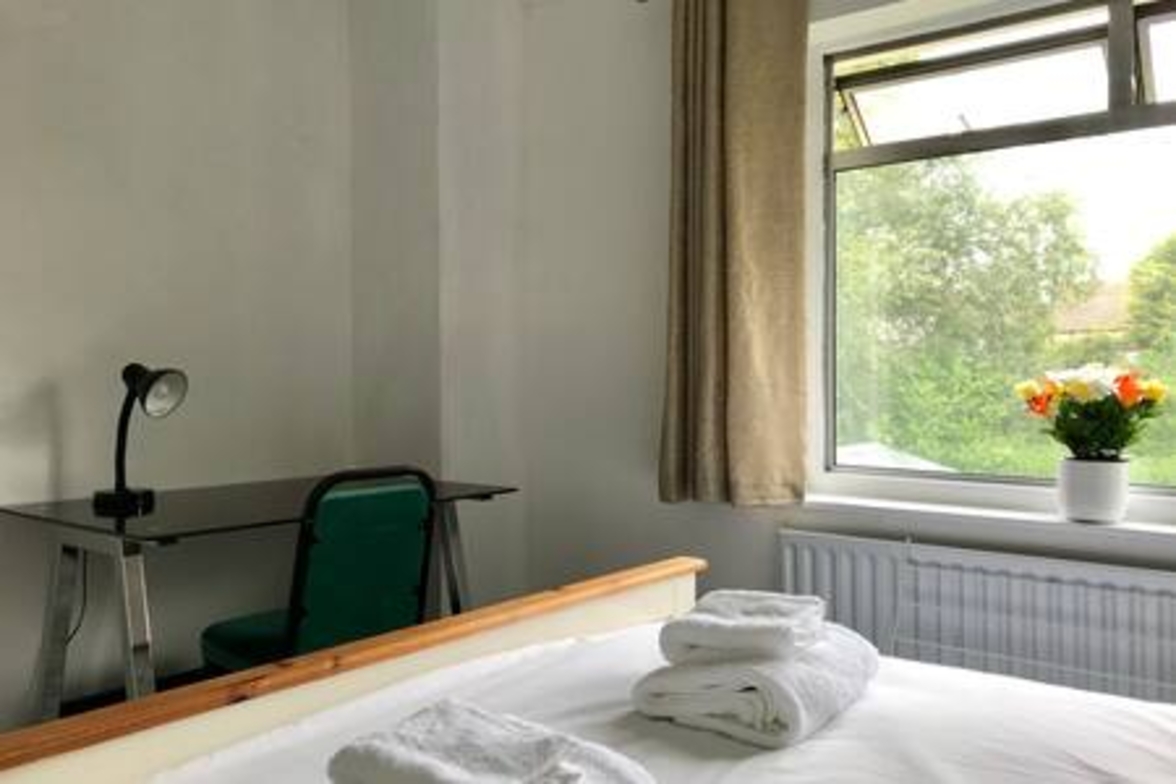 The Woodfarm Lodge – 3 Bedroom House with parking