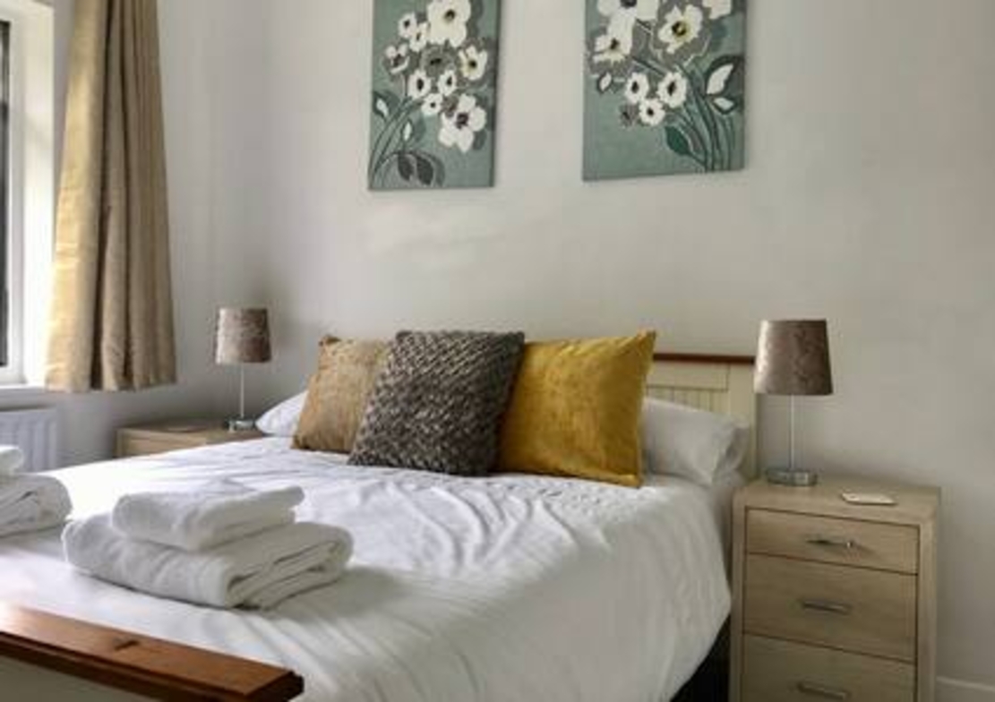 The Woodfarm Lodge – 3 Bedroom House with parking