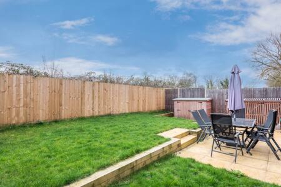 Stylish 4-BR House with 3 Ensuite & Free Parking