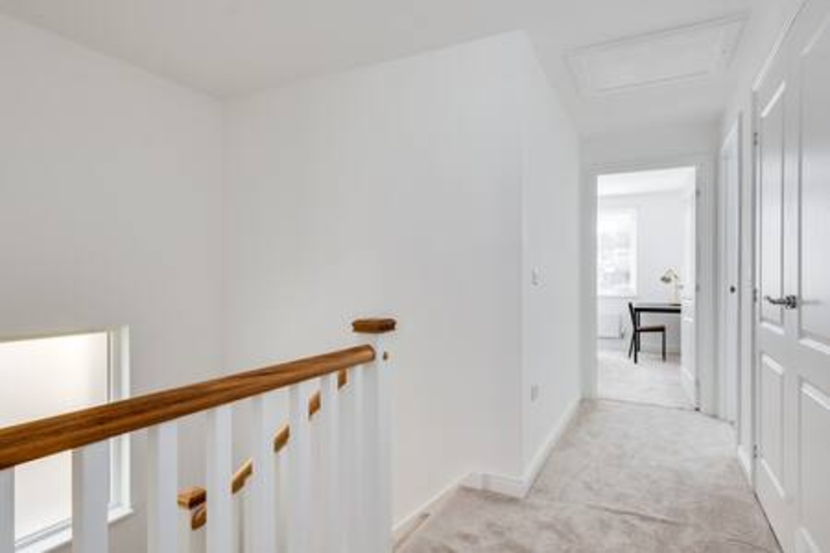 Stylish 4-BR House with 3 Ensuite & Free Parking