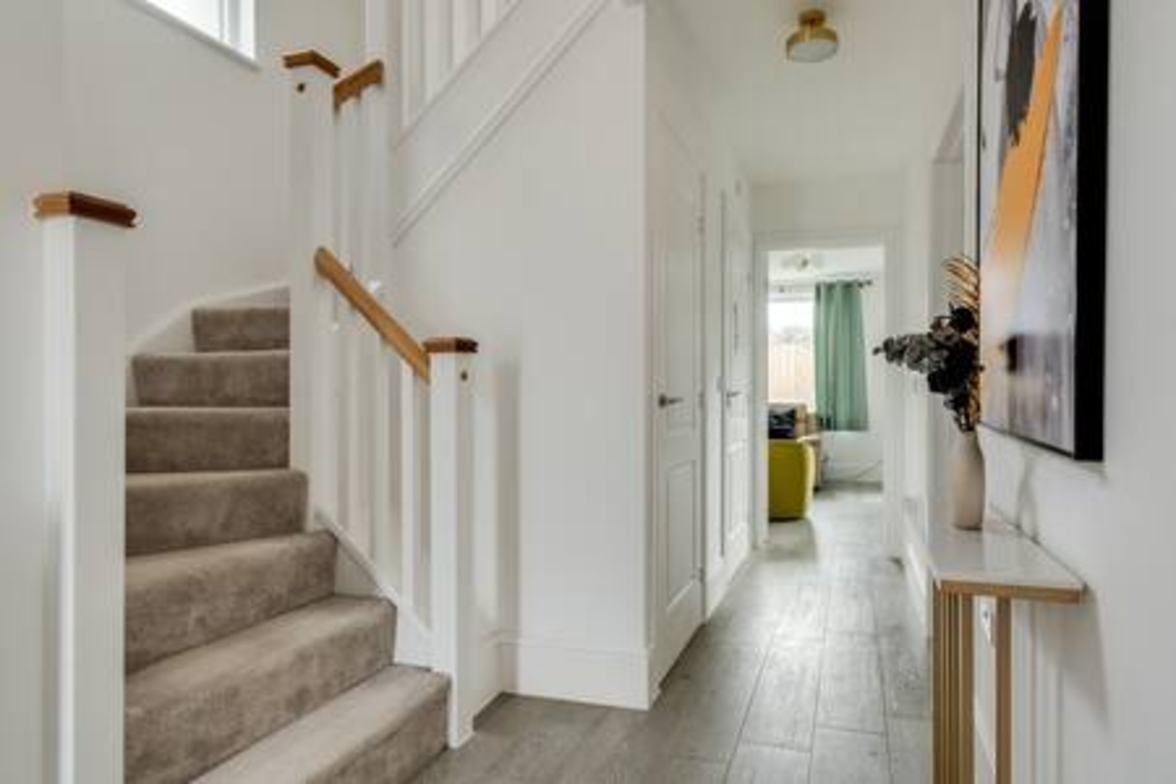 Stylish 4-BR House with 3 Ensuite & Free Parking