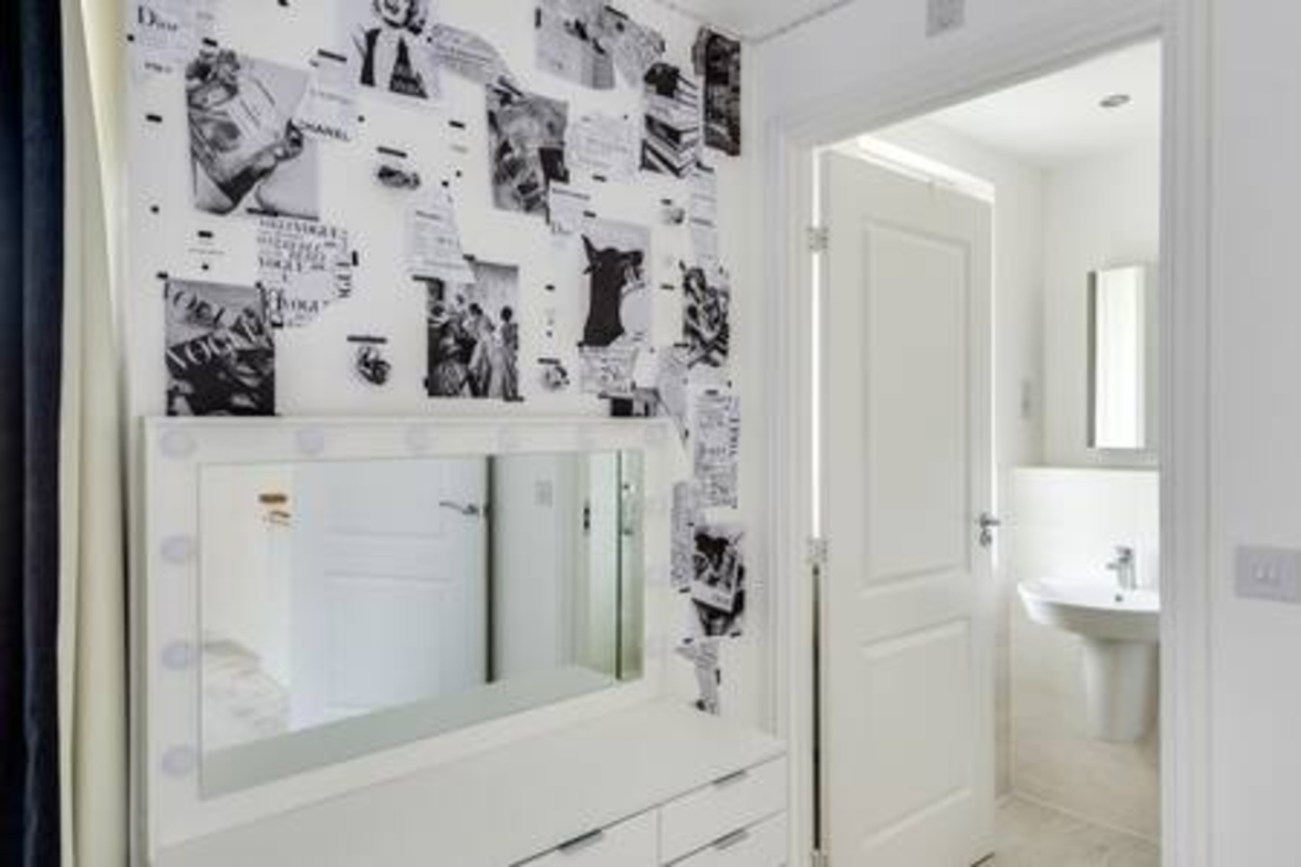 Stylish 4-BR House with 3 Ensuite & Free Parking