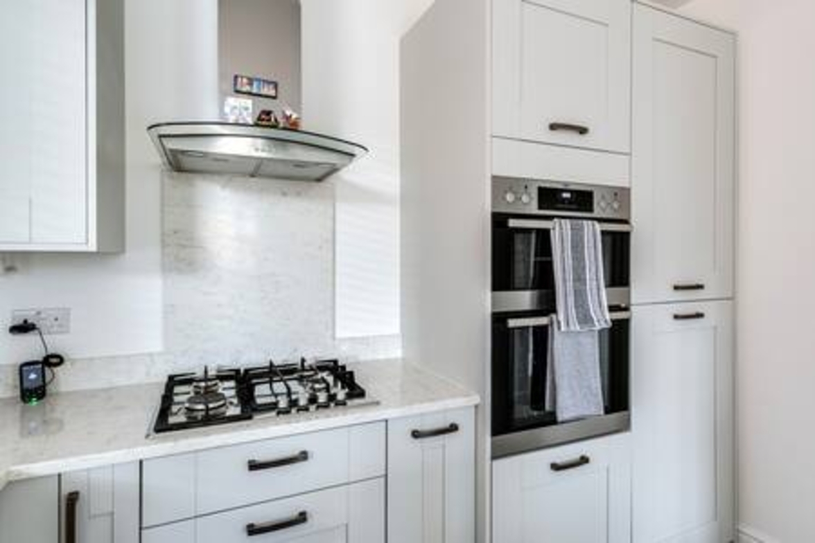 Stylish 4-BR House with 3 Ensuite & Free Parking