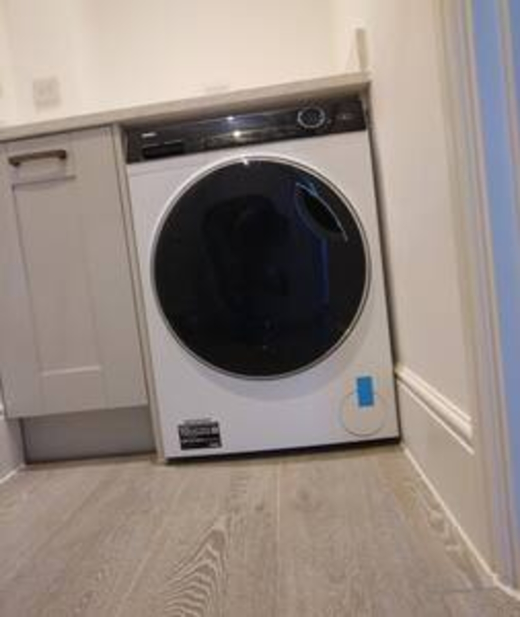 Stylish 4-BR House with 3 Ensuite & Free Parking