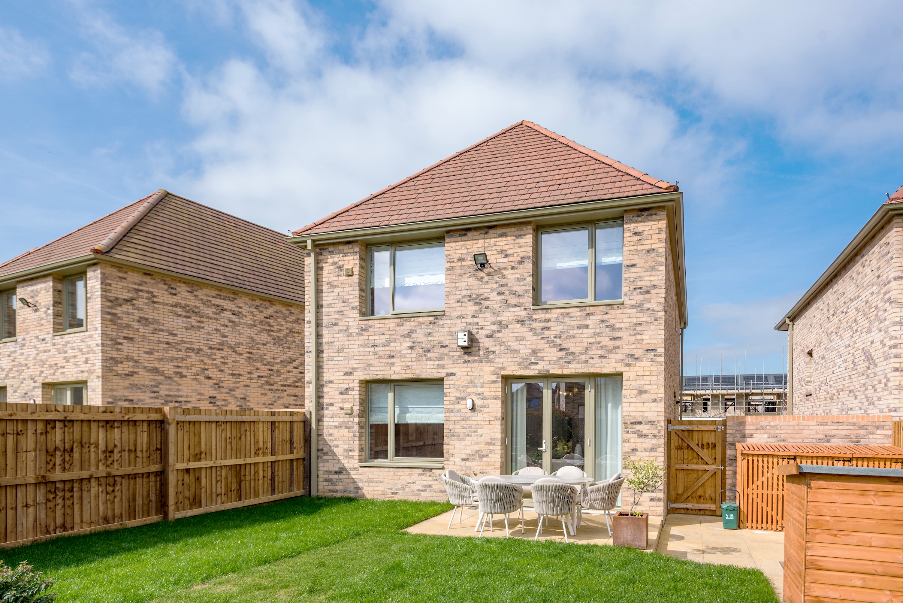View Stylish 4-BR House - free parking & nice garden Stylish 4-BR House - free parking & nice garden serviced apartment - Oxford - VivreStays