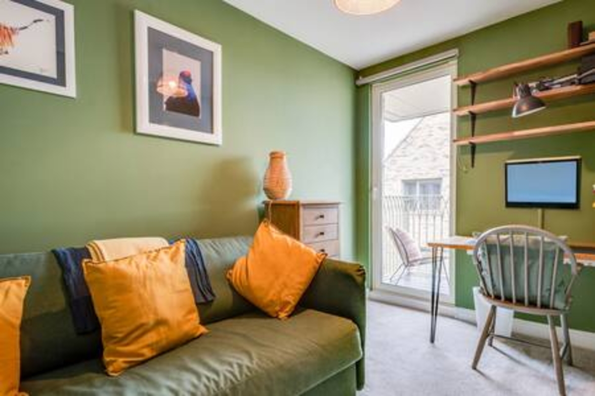 Family-Friendly Getaway – Garden, Parking Sleeps 7