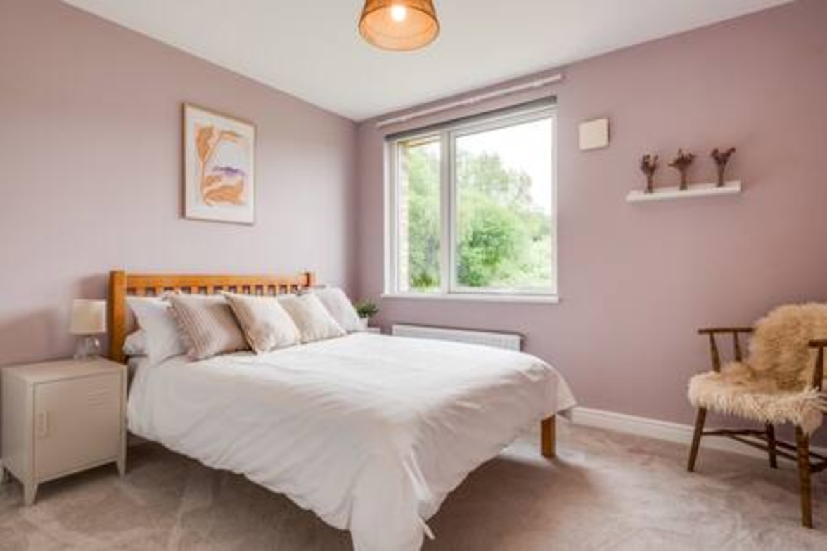 Family-Friendly Getaway – Garden, Parking Sleeps 7
