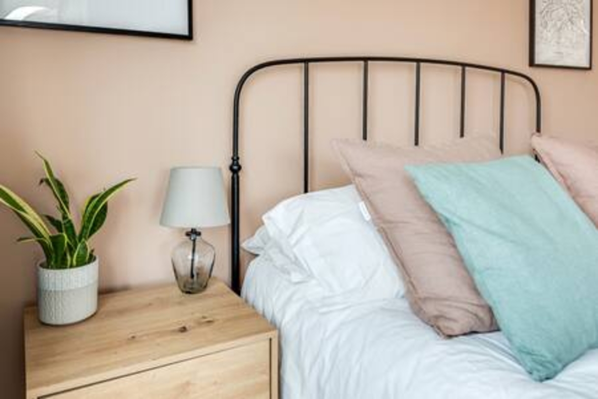 Family-Friendly Getaway – Garden, Parking Sleeps 7