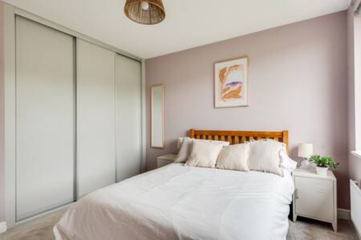 Family-Friendly Getaway – Garden, Parking Sleeps 7