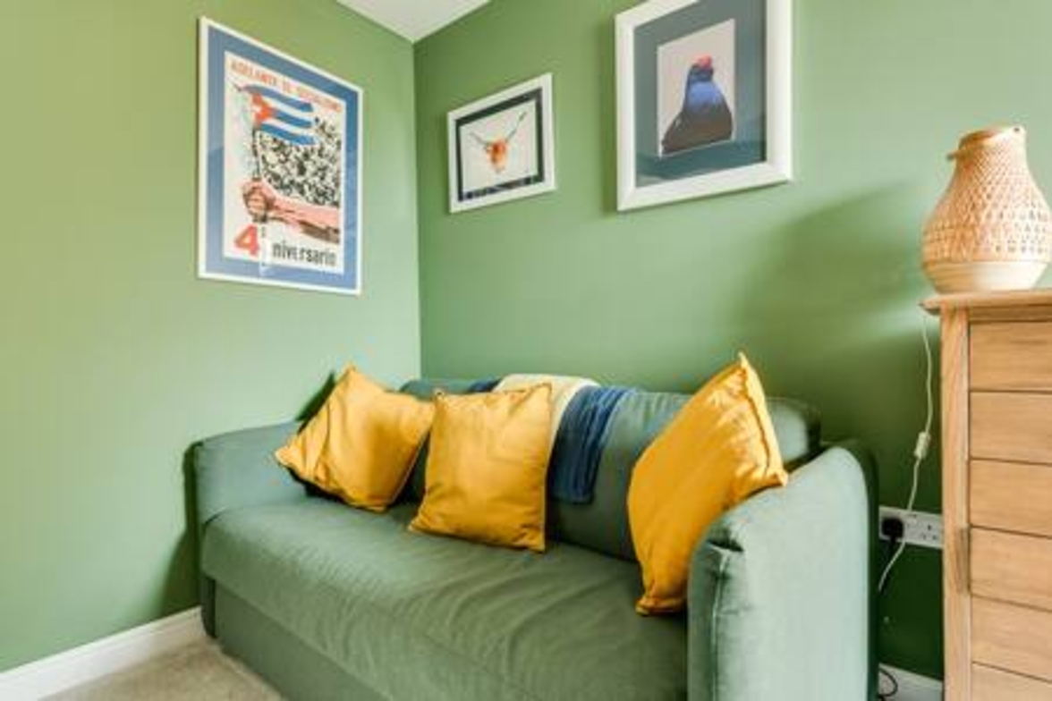 Family-Friendly Getaway – Garden, Parking Sleeps 7