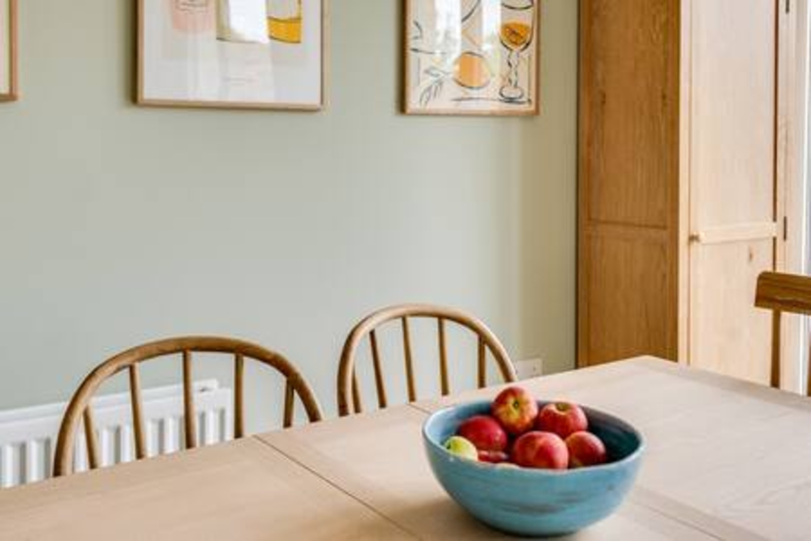 Family-Friendly Getaway – Garden, Parking Sleeps 7
