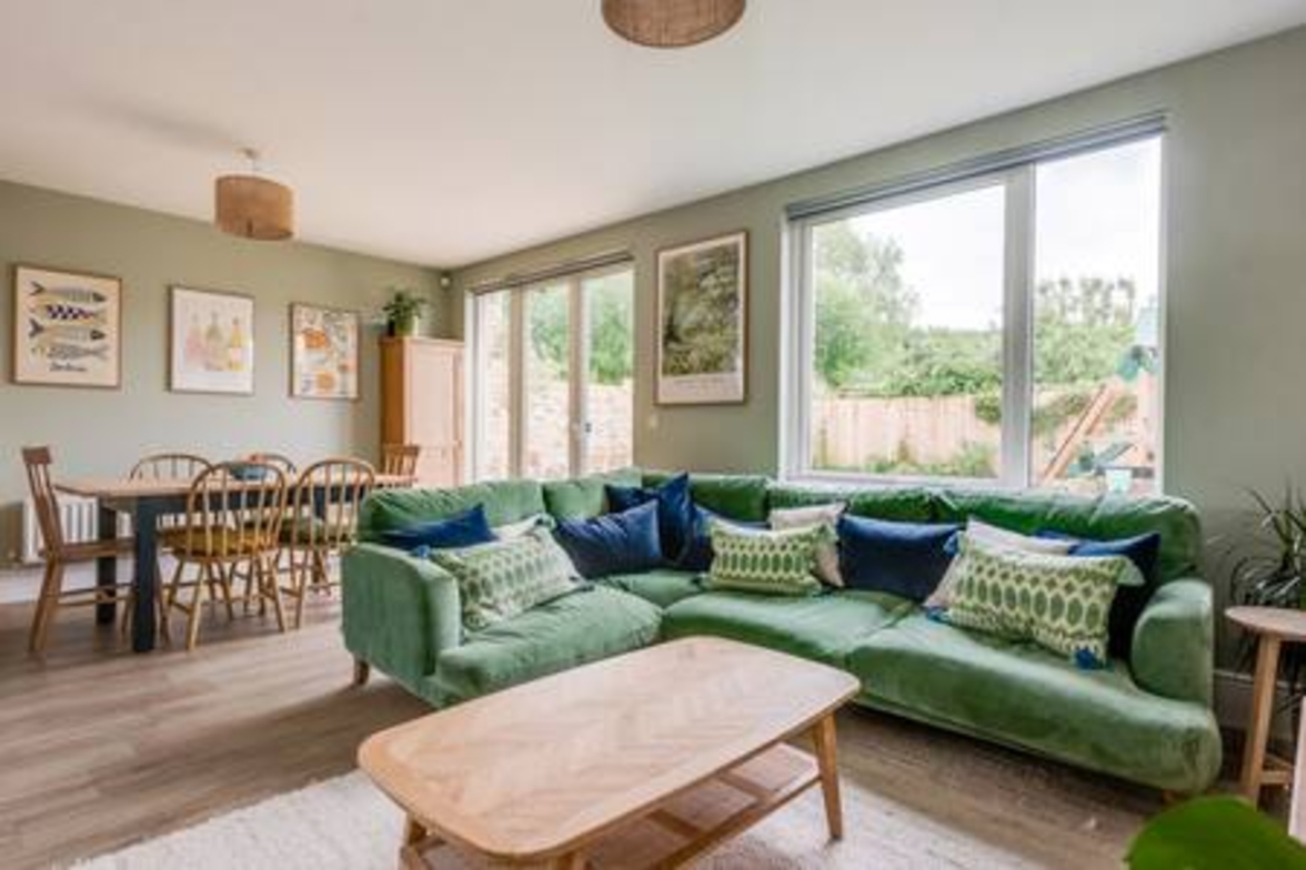 Family-Friendly Getaway – Garden, Parking Sleeps 7