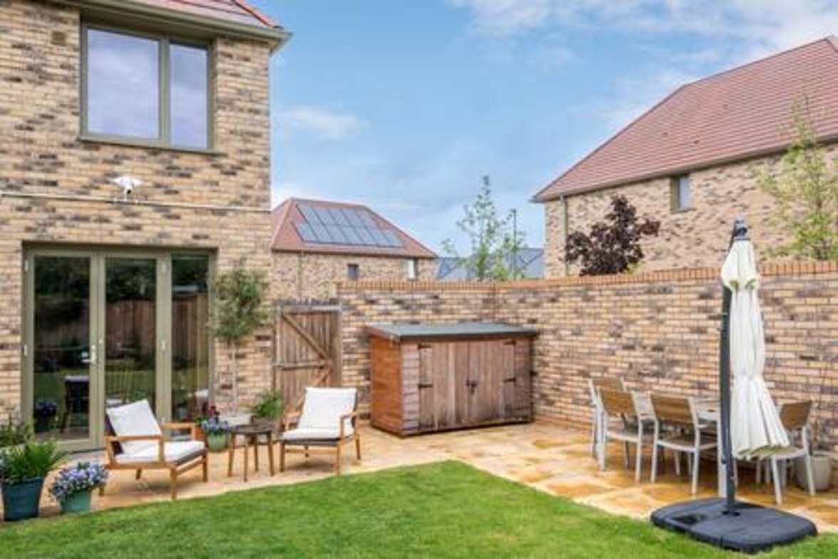 Family-Friendly Getaway – Garden, Parking Sleeps 7
