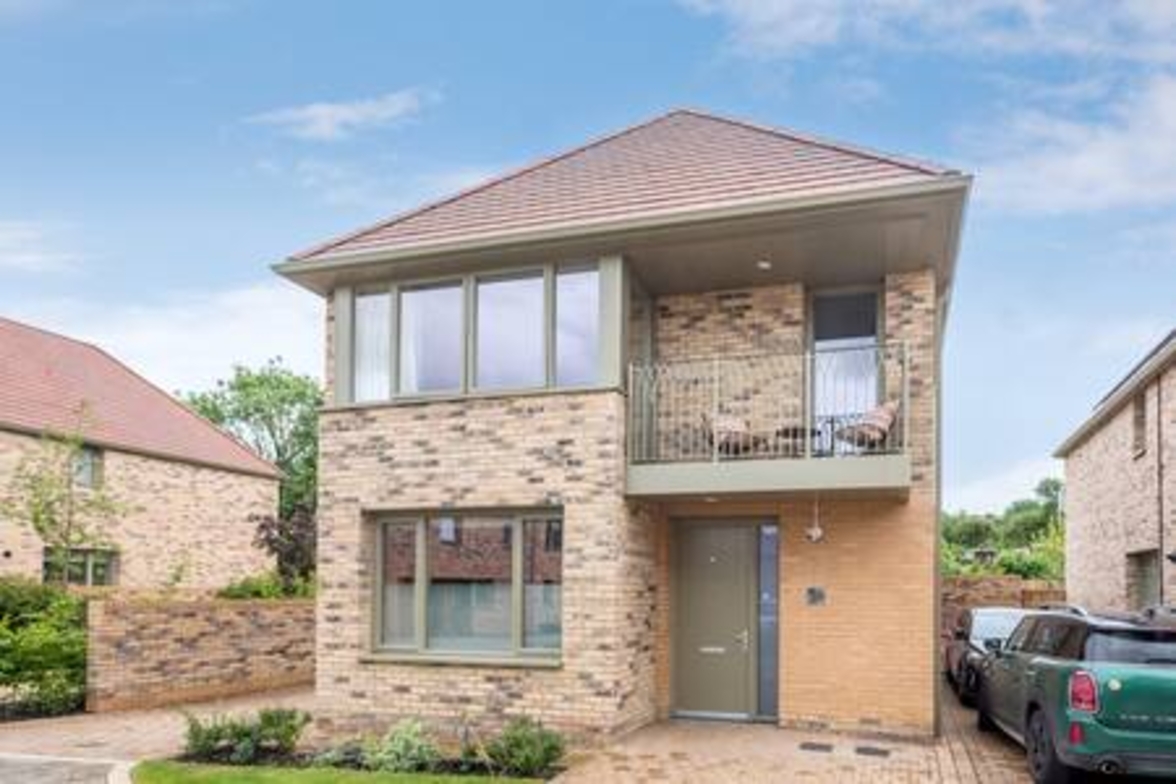 Family-Friendly Getaway – Garden, Parking Sleeps 7