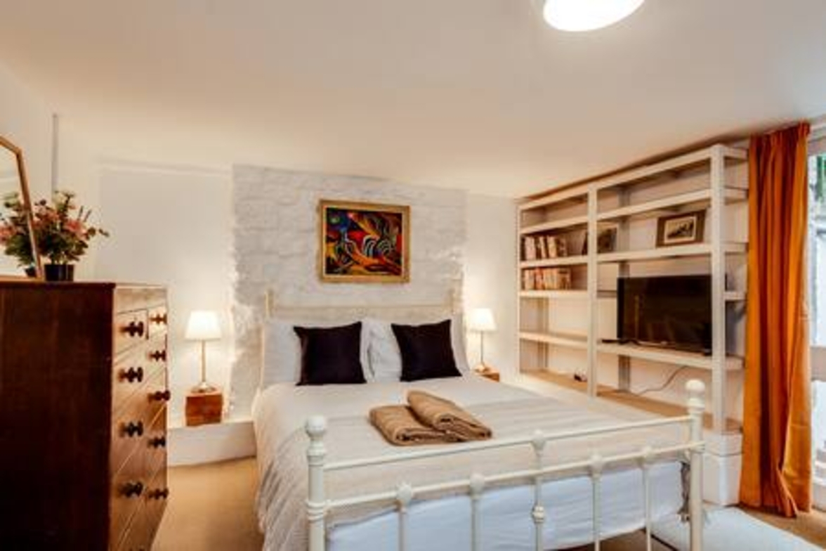 Basement Studio in Summertown with kitchenette