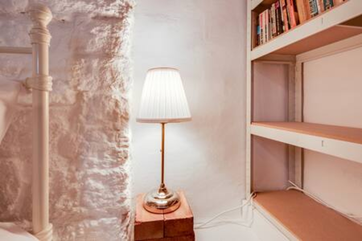 Basement Studio in Summertown with kitchenette