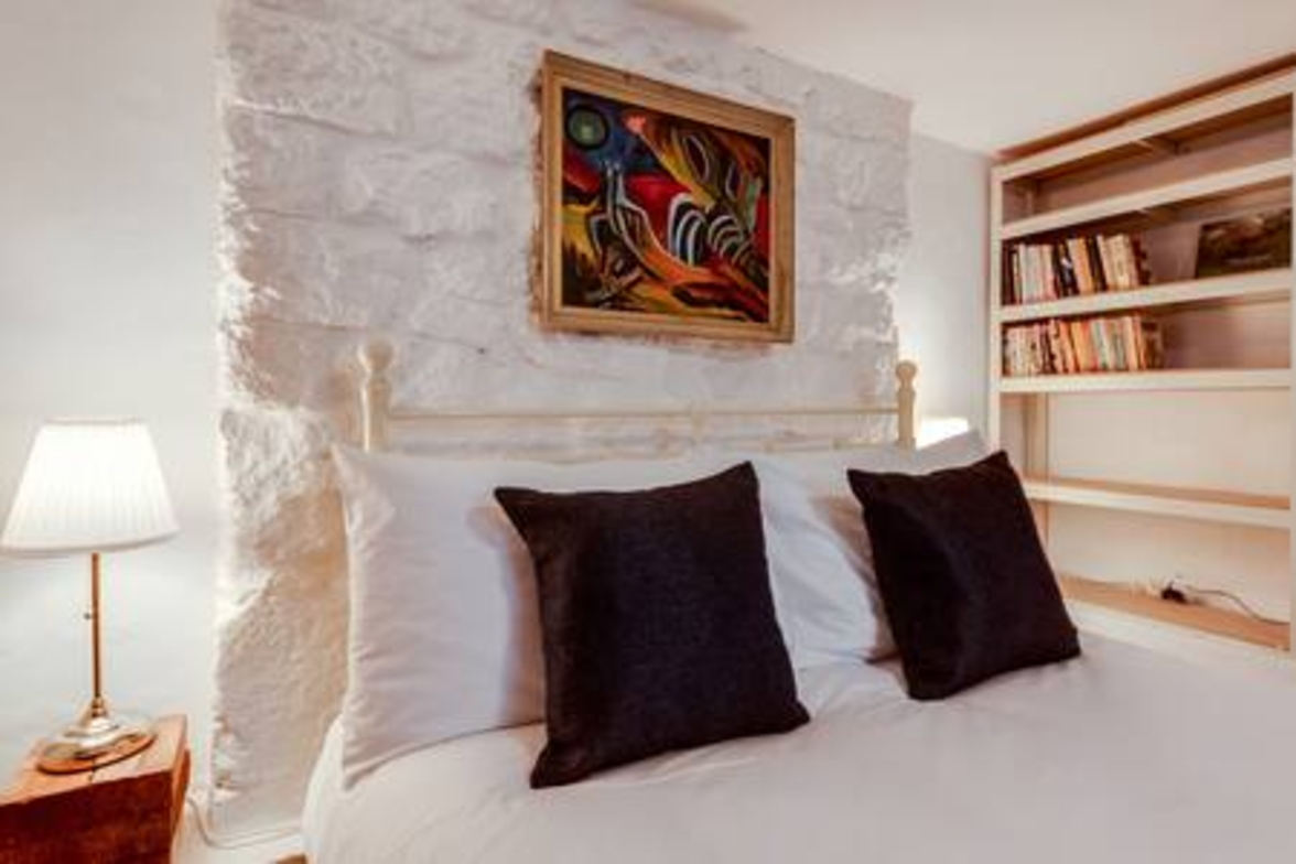 Basement Studio in Summertown with kitchenette