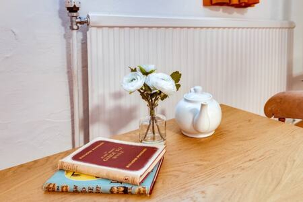 Basement Studio in Summertown with kitchenette