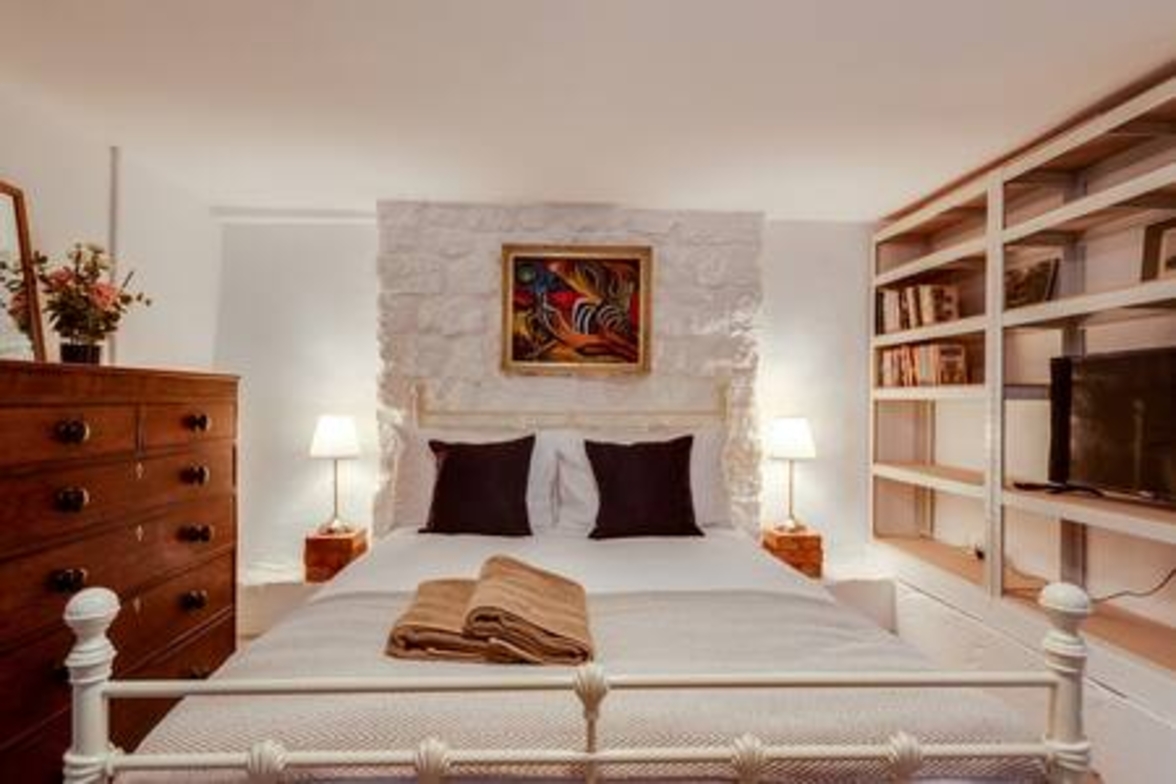 Basement Studio in Summertown with kitchenette