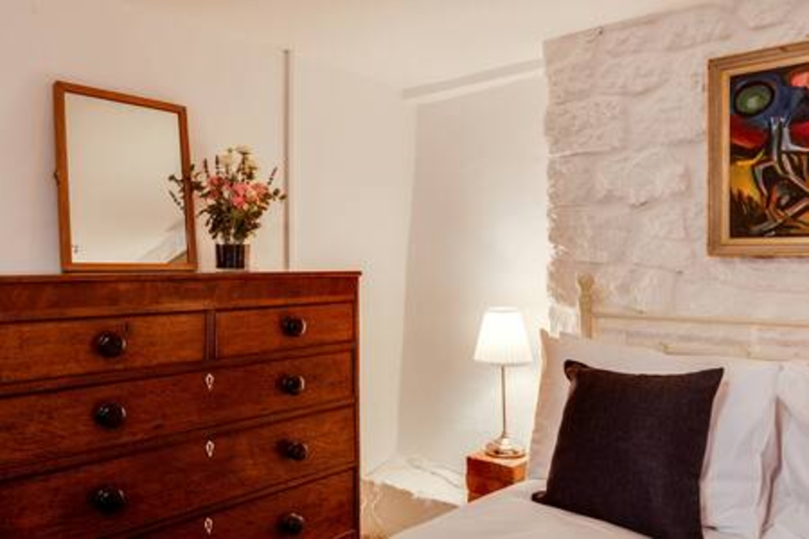 Basement Studio in Summertown with kitchenette