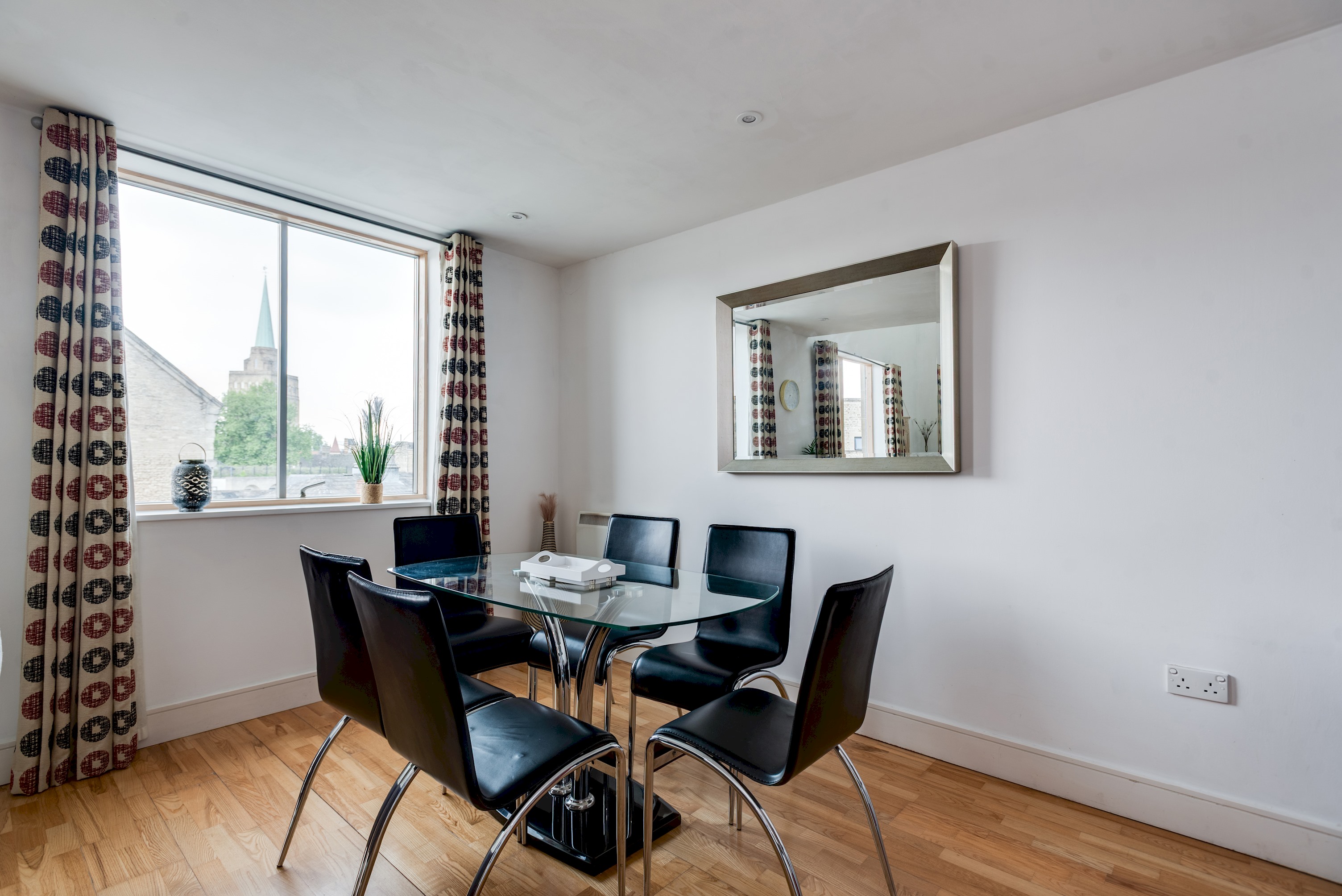 Elegant Oxford Flat – Central Spacious Comfortable
