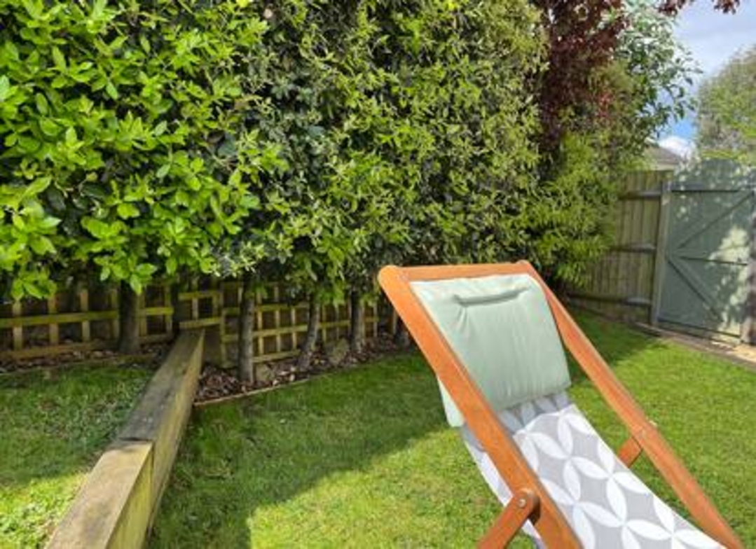 View Comfortable 5-BR Home near Headington Oxford in 1 Collinwood Road OX3 8HH Comfortable 5-BR Home near Headington Oxford in 1 Collinwood Road OX3 8HH - Property image 3 - VivreStays