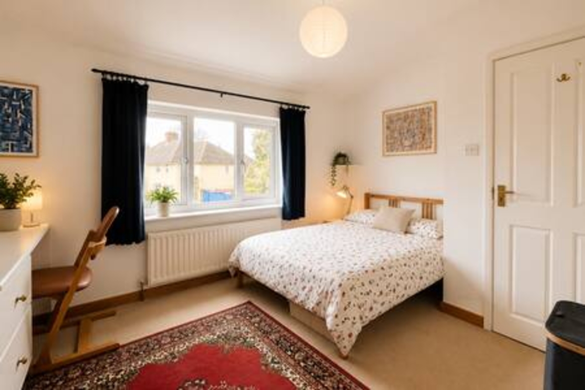 View Comfortable 5-BR Home near Headington Oxford in 1 Collinwood Road OX3 8HH Comfortable 5-BR Home near Headington Oxford in 1 Collinwood Road OX3 8HH - Property image 14 - VivreStays