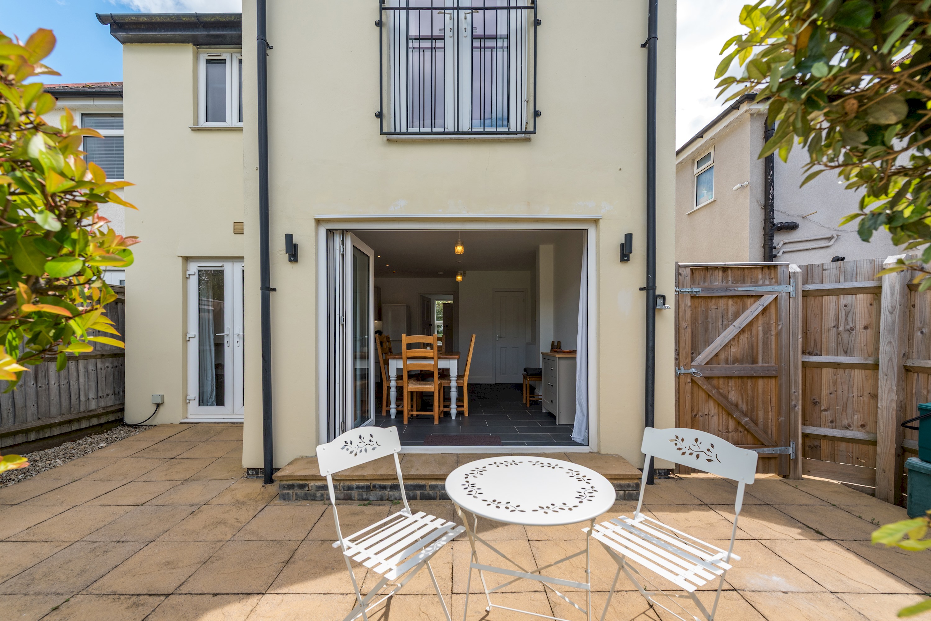 View Cosy 3BR House with free parking Cosy 3BR House with free parking serviced apartment - UK - VivreStays
