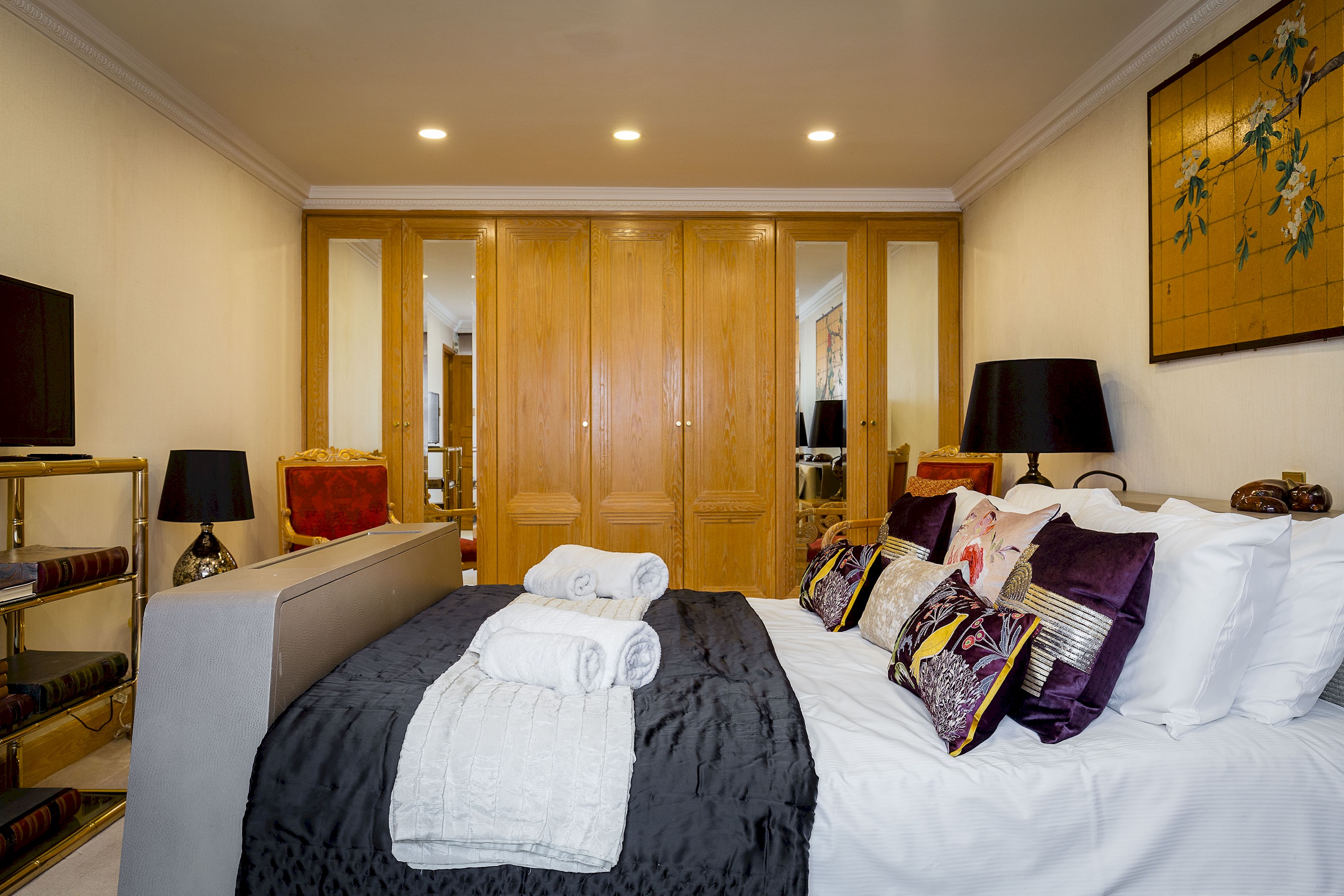 Penthouse 3-bed 3-bath on Marble Arch in 12 Connaught Place, Tyburnia W2 2ET - Property image 12 - VivreStays
