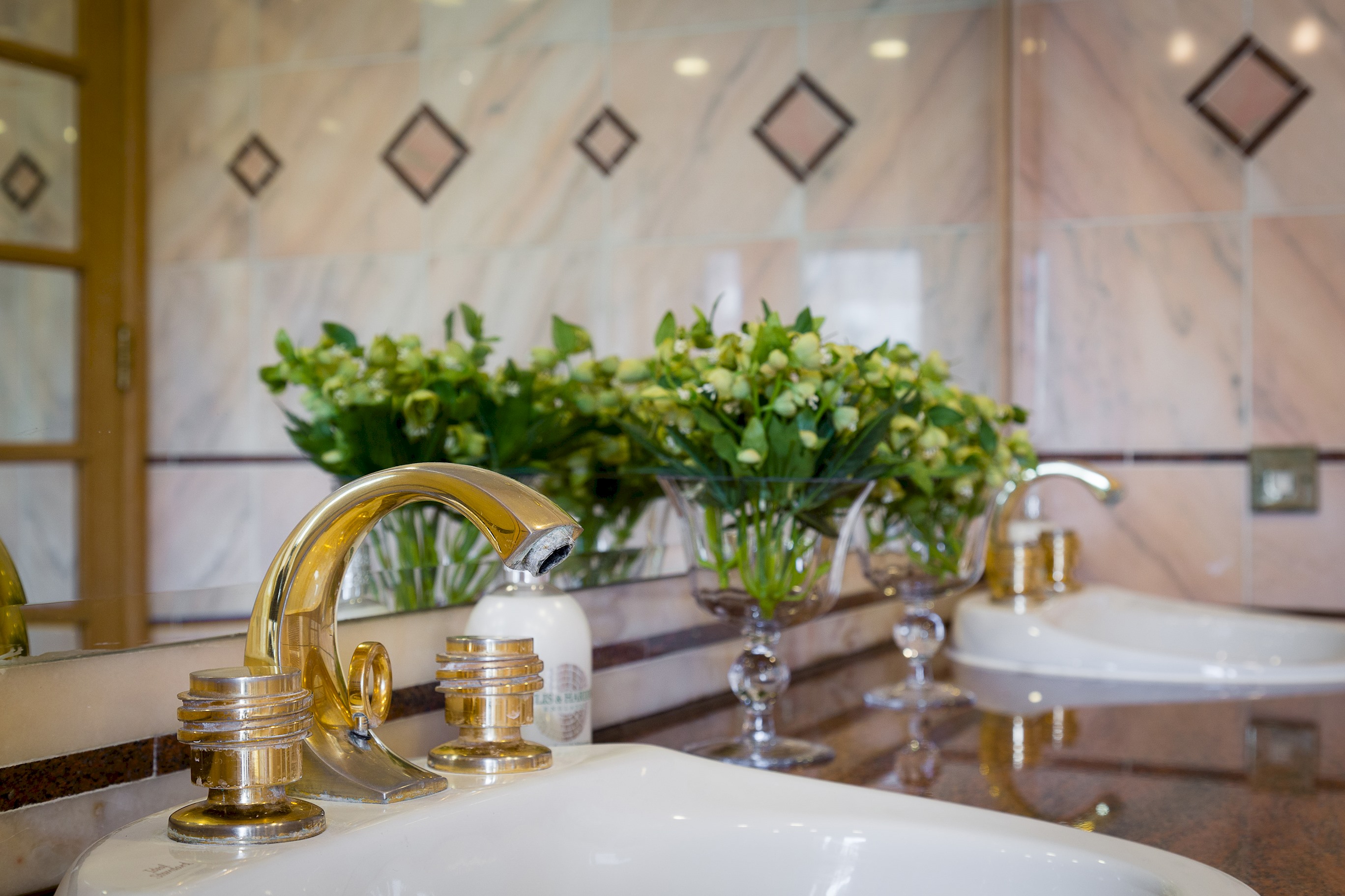 Penthouse 3-bed 3-bath on Marble Arch in 12 Connaught Place, Tyburnia W2 2ET - Property image 13 - VivreStays