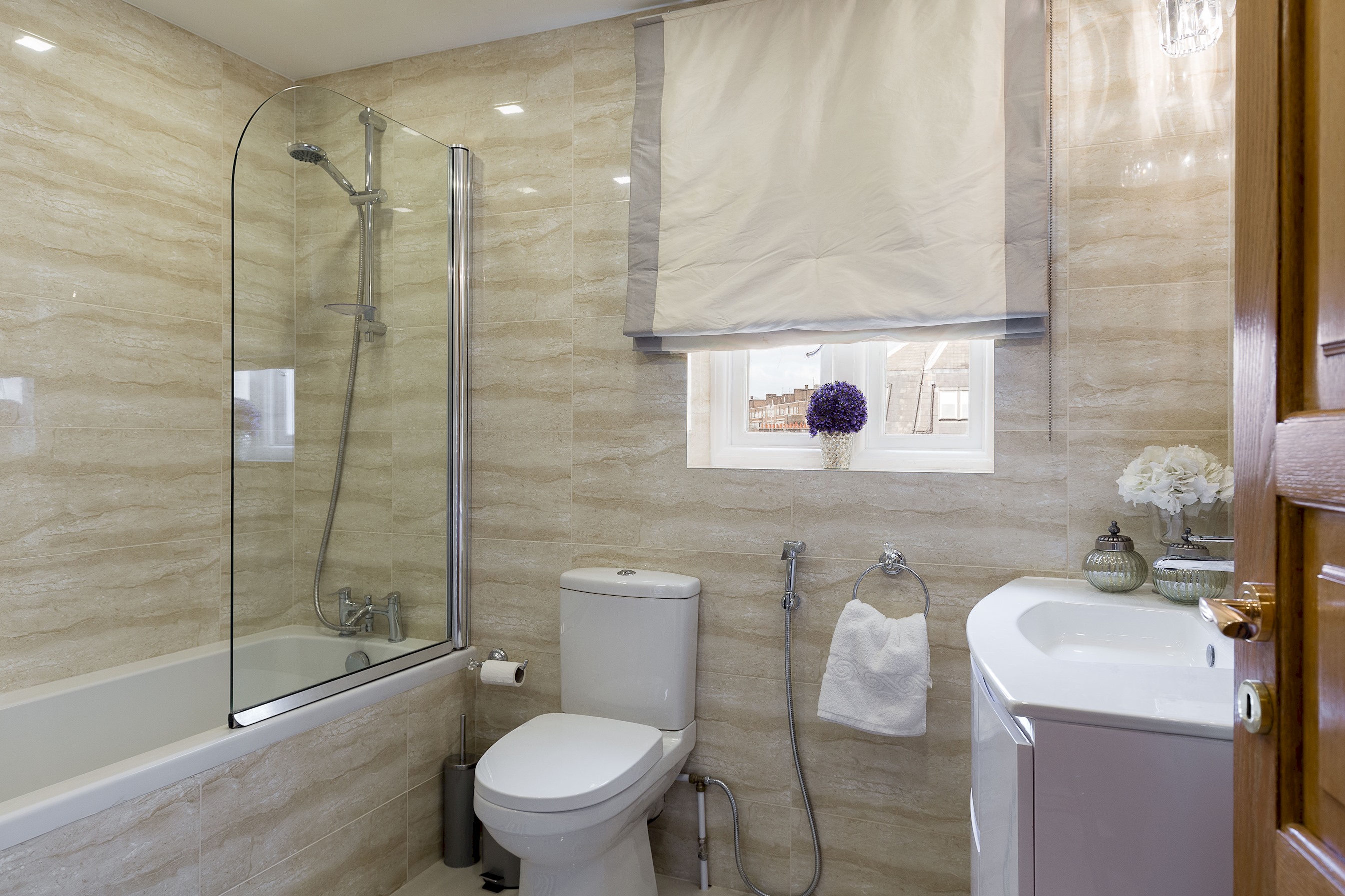 Penthouse 3-bed 3-bath on Marble Arch in 12 Connaught Place, Tyburnia W2 2ET - Property image 14 - VivreStays