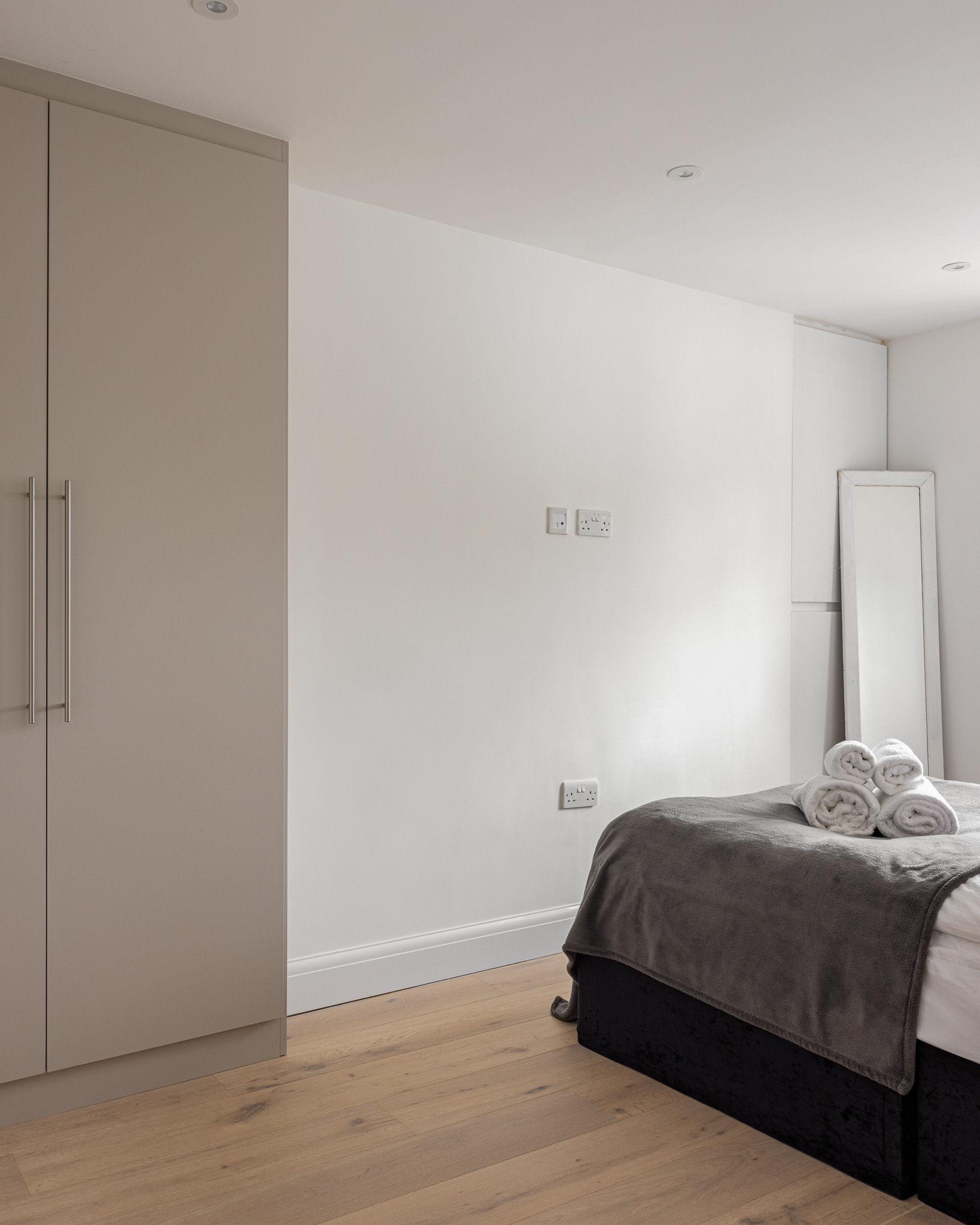 PickThePlace Kensington Lux Apartments III in 353 Kensington High Street W8 6NW - Property image 5 - VivreStays