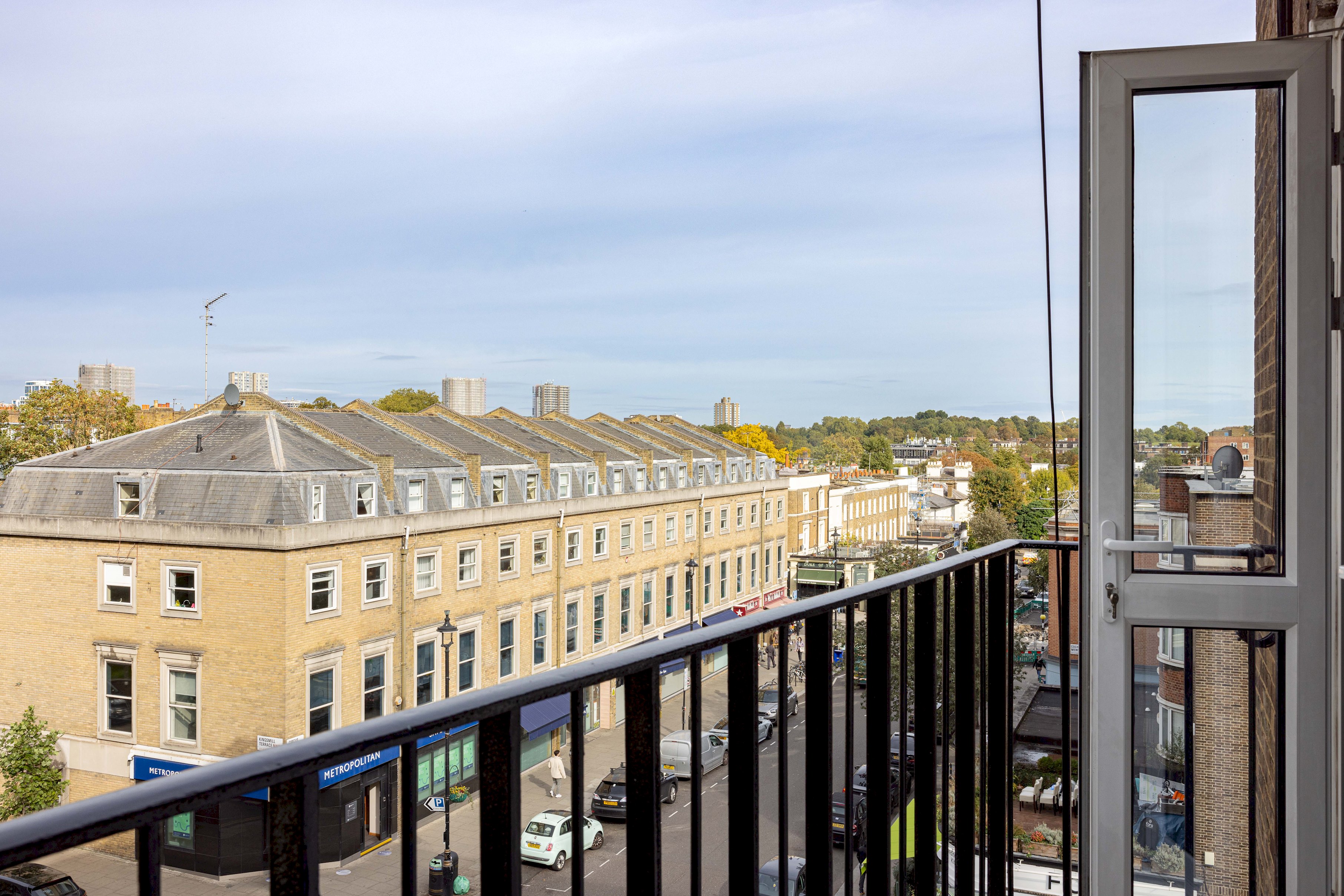 Lux Regents Park 2 bed 2 bath flat with AC in Fettes House, Wellington Road, St Johns Wood NW8 9SU - Property image 14 - VivreStays